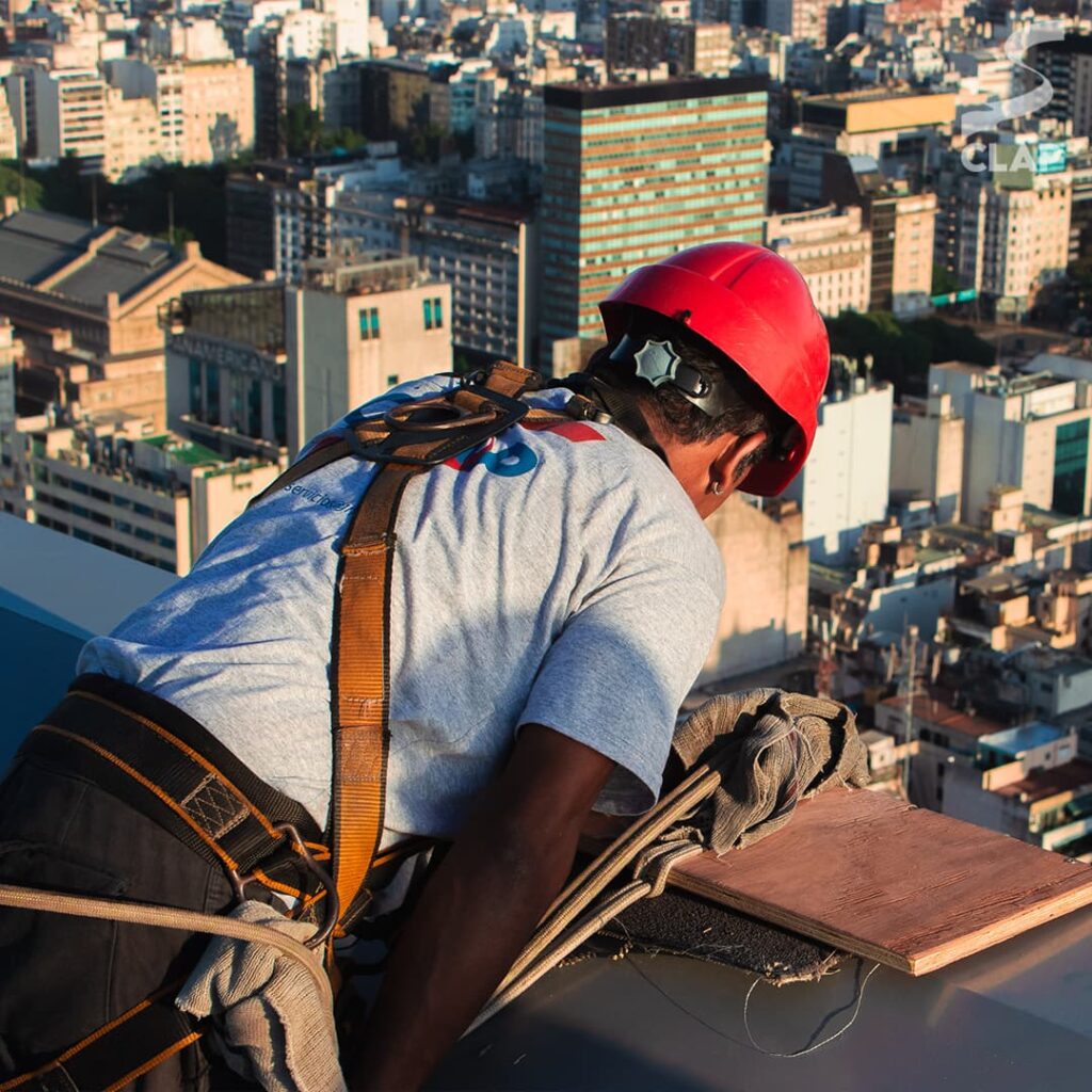 CLAP limpieza en altura limpieza de vidrios en altura empresa de limpieza en altura CABA mantenimiento edilicio en altura limpieza de fachadas profesional