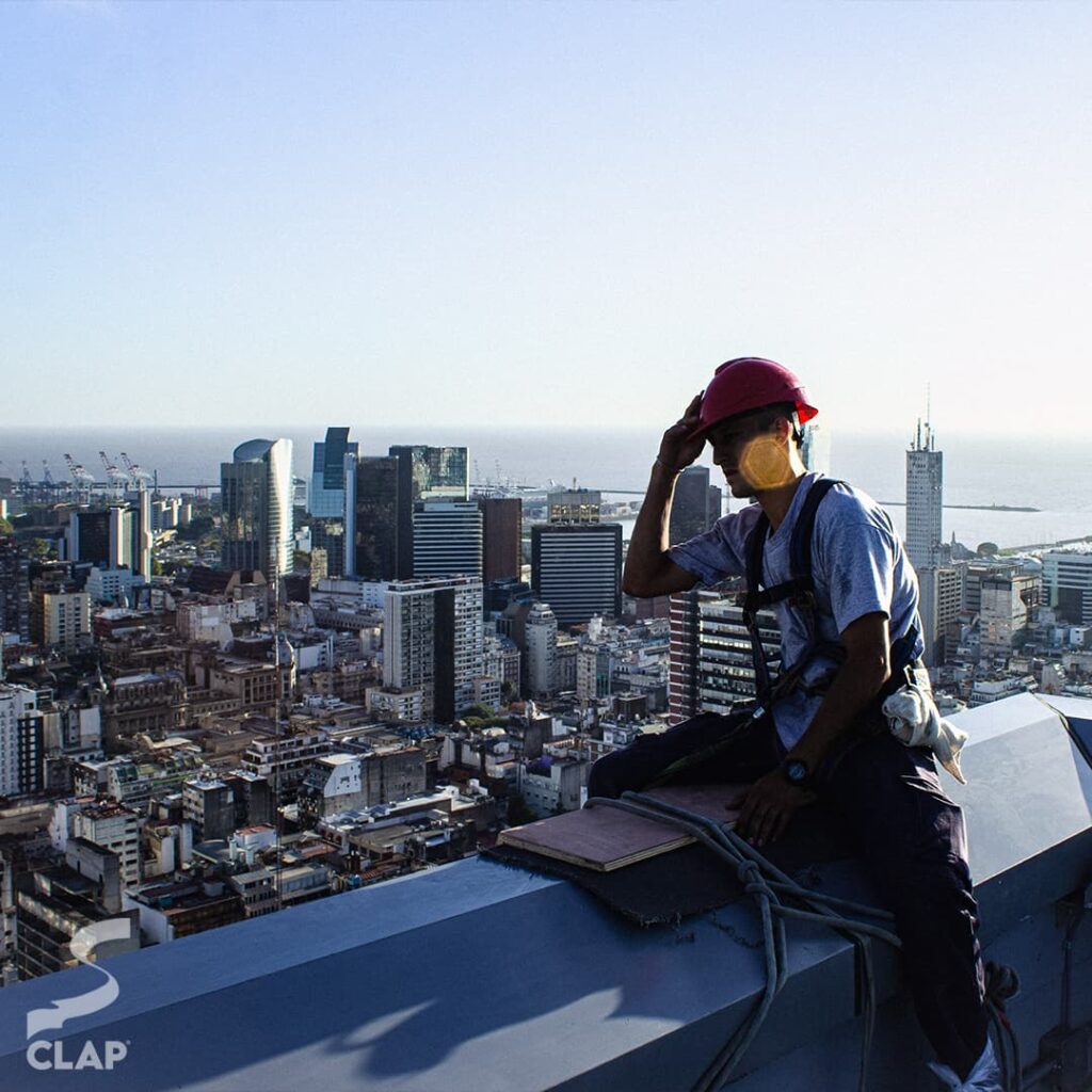 CLAP limpieza en altura limpieza de vidrios en altura empresa de limpieza en altura CABA mantenimiento edilicio en altura limpieza de fachadas profesional