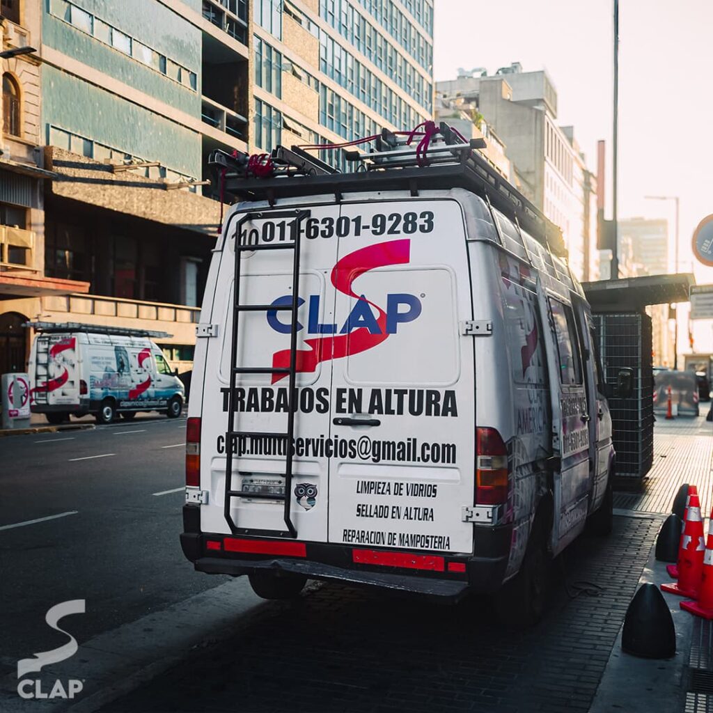 CLAP limpieza en altura limpieza de vidrios en altura empresa de limpieza en altura CABA mantenimiento edilicio en altura limpieza de fachadas profesional