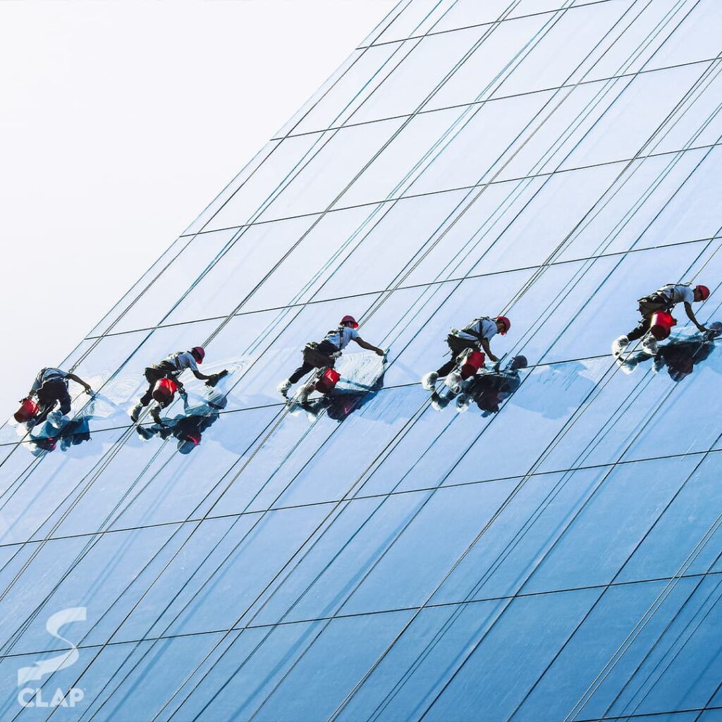 CLAP limpieza en altura limpieza de vidrios en altura empresa de limpieza en altura CABA mantenimiento edilicio en altura limpieza de fachadas profesional