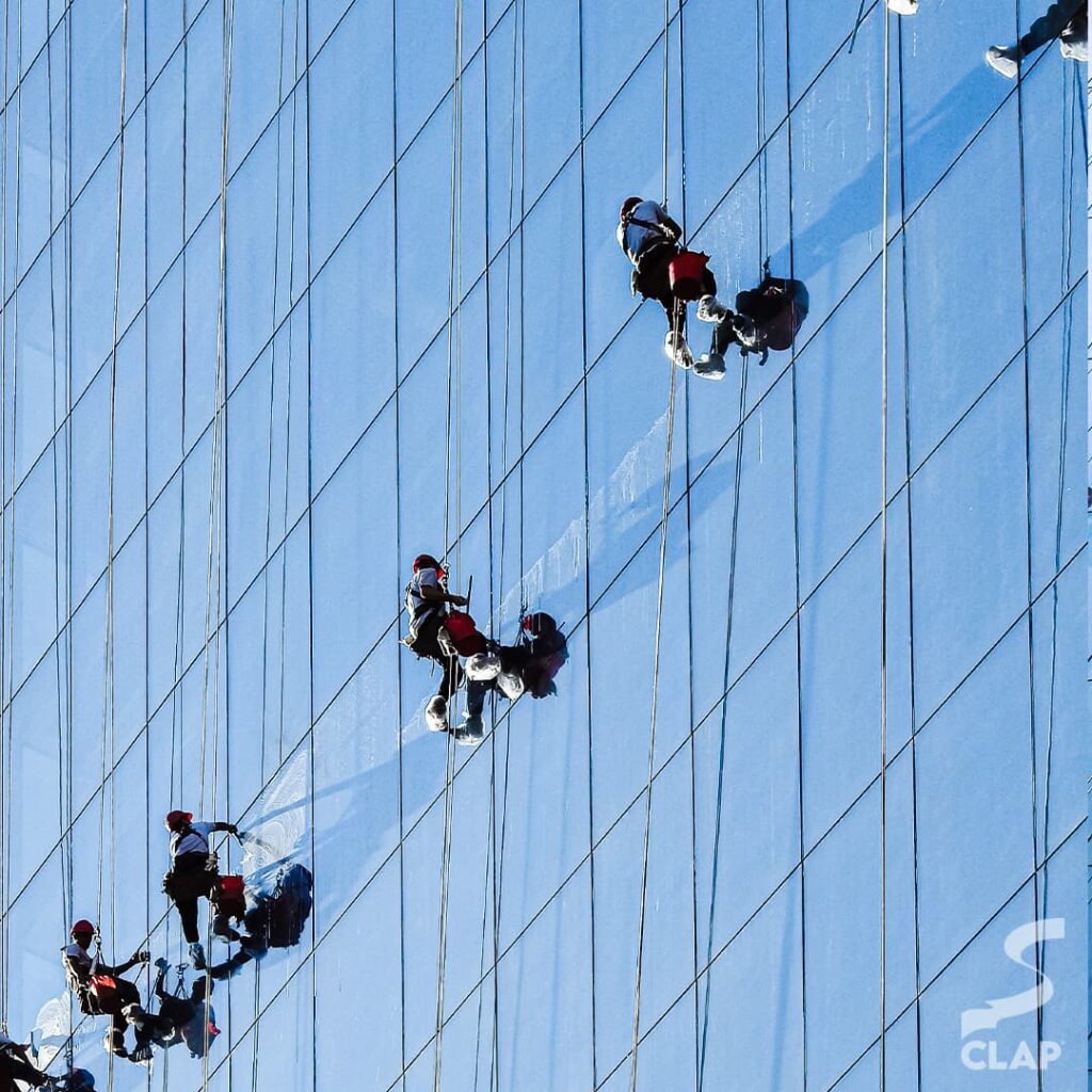 CLAP limpieza en altura limpieza de vidrios en altura empresa de limpieza en altura CABA mantenimiento edilicio en altura limpieza de fachadas profesional