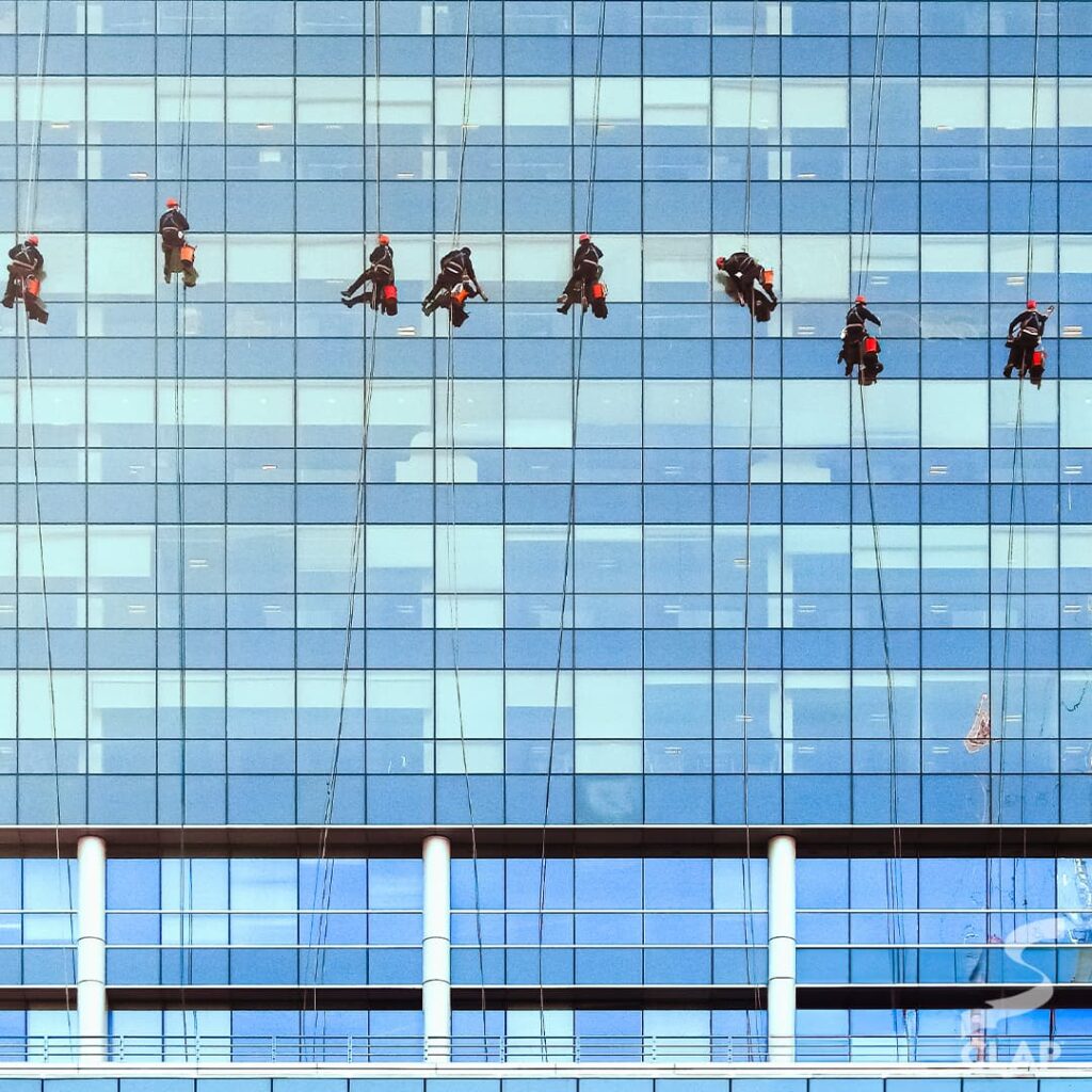 CLAP limpieza en altura limpieza de vidrios en altura empresa de limpieza en altura CABA mantenimiento edilicio en altura limpieza de fachadas profesional