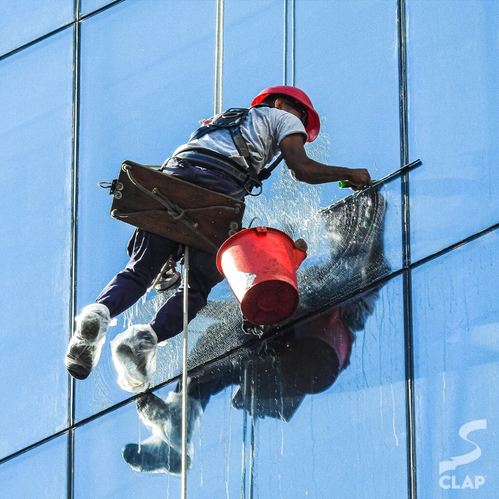 CLAP limpieza en altura limpieza de vidrios en altura empresa de limpieza en altura CABA mantenimiento edilicio en altura limpieza de fachadas profesional