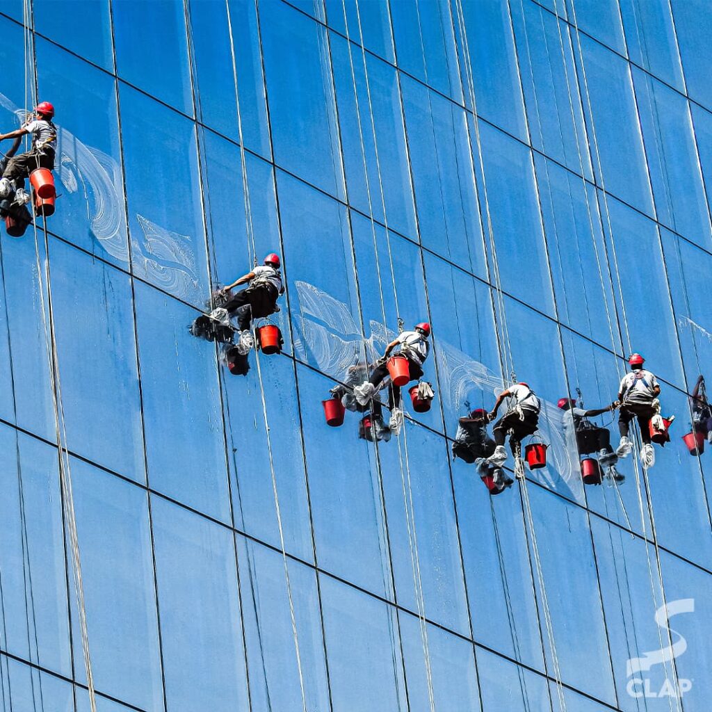 CLAP limpieza en altura limpieza de vidrios en altura empresa de limpieza en altura CABA mantenimiento edilicio en altura limpieza de fachadas profesional
