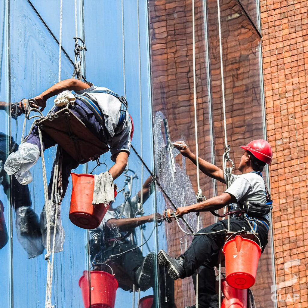 CLAP limpieza en altura limpieza de vidrios en altura empresa de limpieza en altura CABA mantenimiento edilicio en altura limpieza de fachadas profesional
