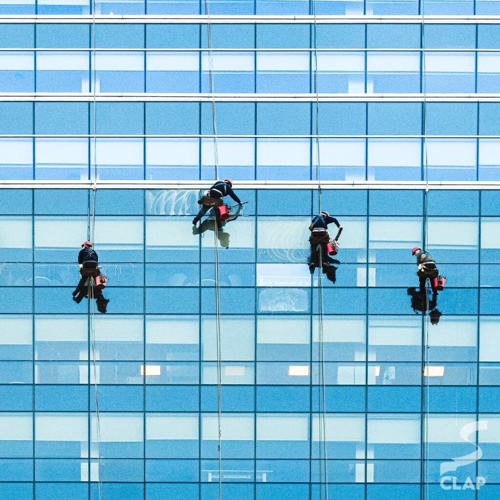 CLAP limpieza en altura limpieza de vidrios en altura empresa de limpieza en altura CABA mantenimiento edilicio en altura limpieza de fachadas profesional