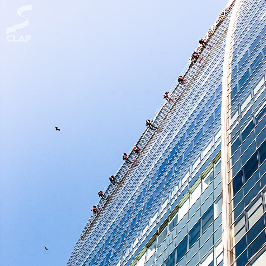 CLAP limpieza en altura limpieza de vidrios en altura empresa de limpieza en altura CABA mantenimiento edilicio en altura limpieza de fachadas profesional