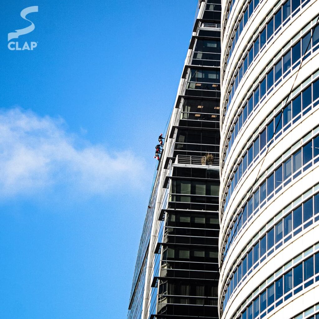CLAP limpieza en altura limpieza de vidrios en altura empresa de limpieza en altura CABA mantenimiento edilicio en altura limpieza de fachadas profesional